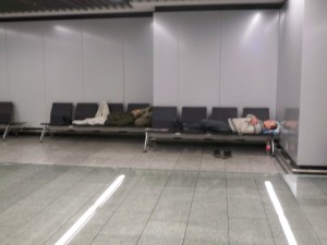 Erschöpfte Kämpfer nach der Eröffnung der EZB